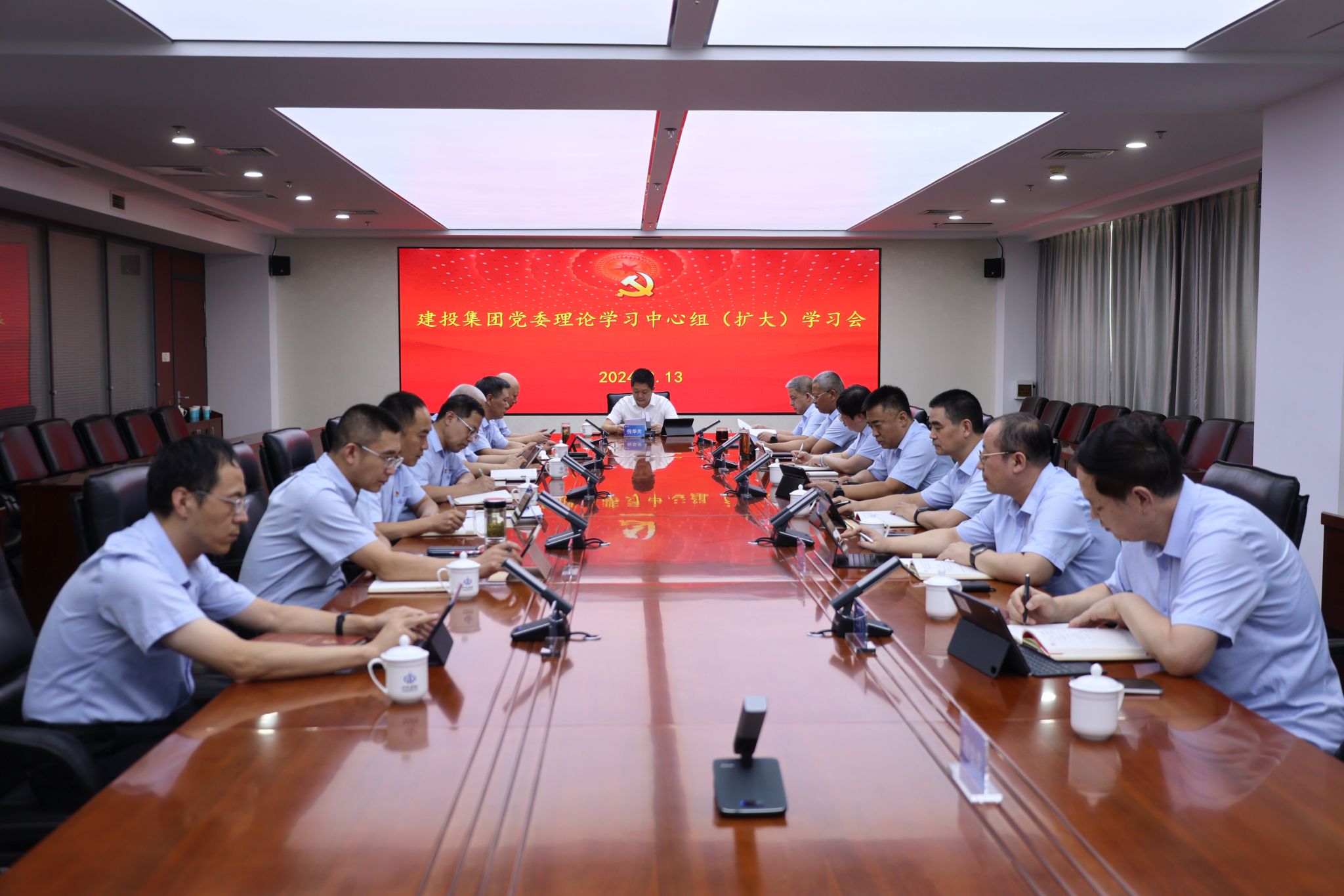 BETVLCTOR伟德在线召开党委理论学习中心组（扩大）学习会