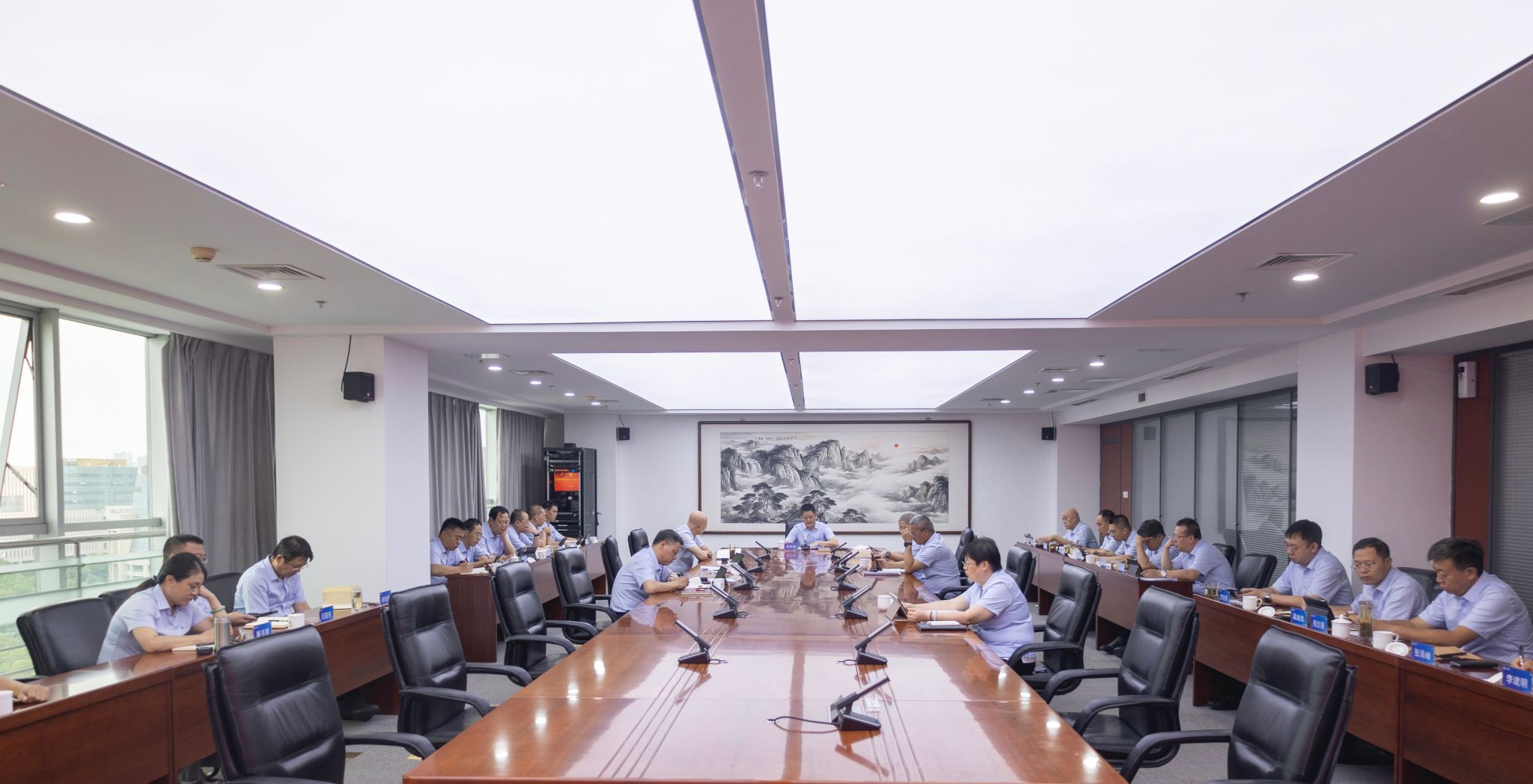 BETVLCTOR伟德在线召开党委理论学习中心组（扩大）学习会 传达学习贯彻中共山西省委十二届八次全体会议精神