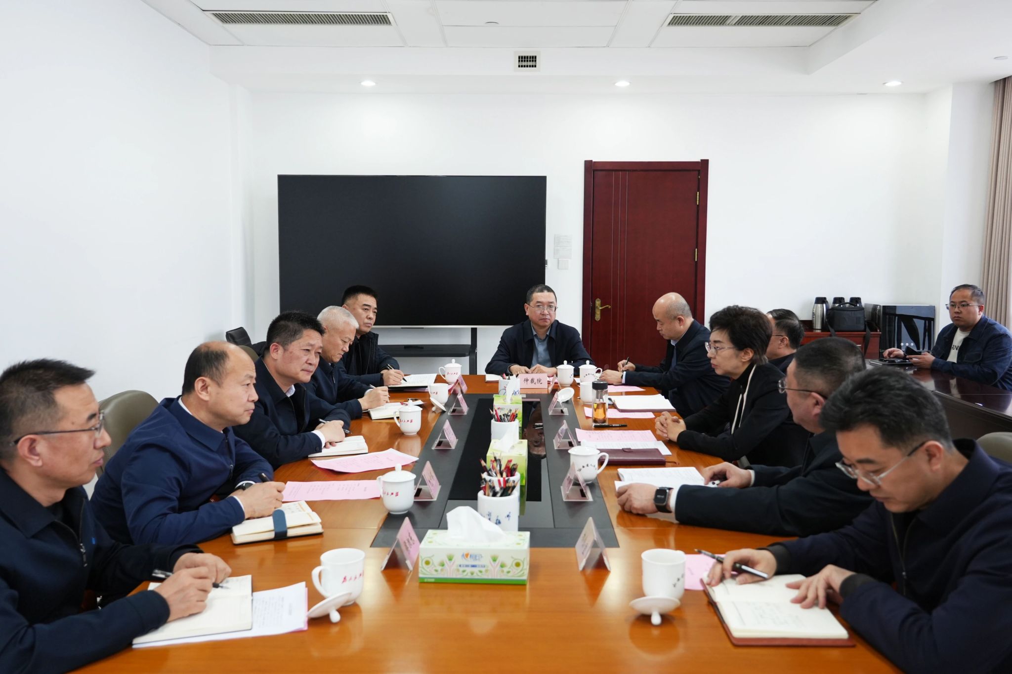 山西建投与省人社厅举行工作会谈