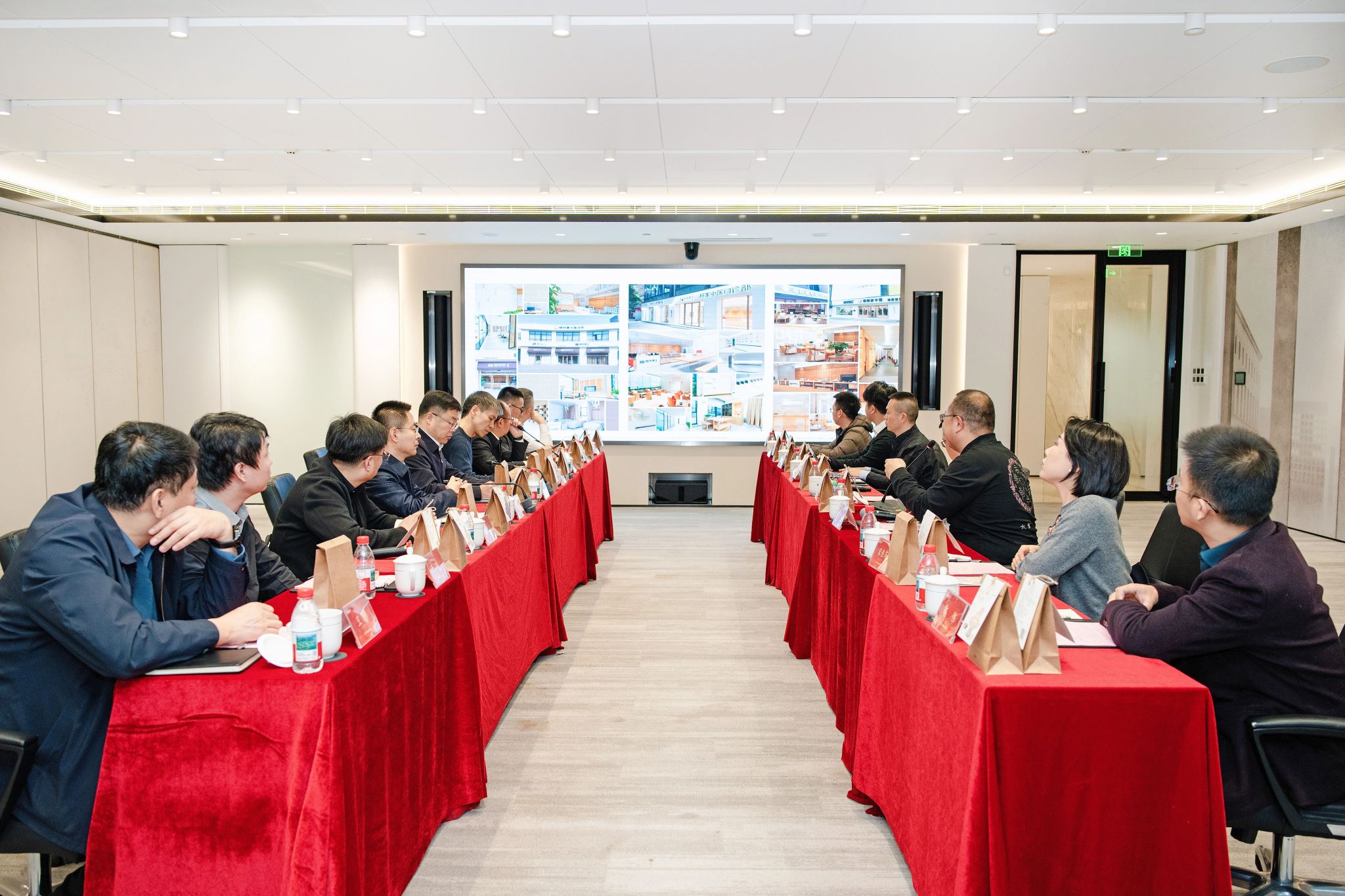 山西建投与榕树家举行工作会谈