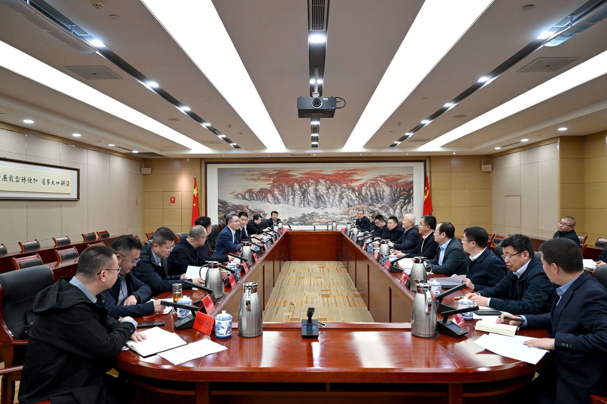 BETVLCTOR伟德在线与大同市政府举行工作会谈