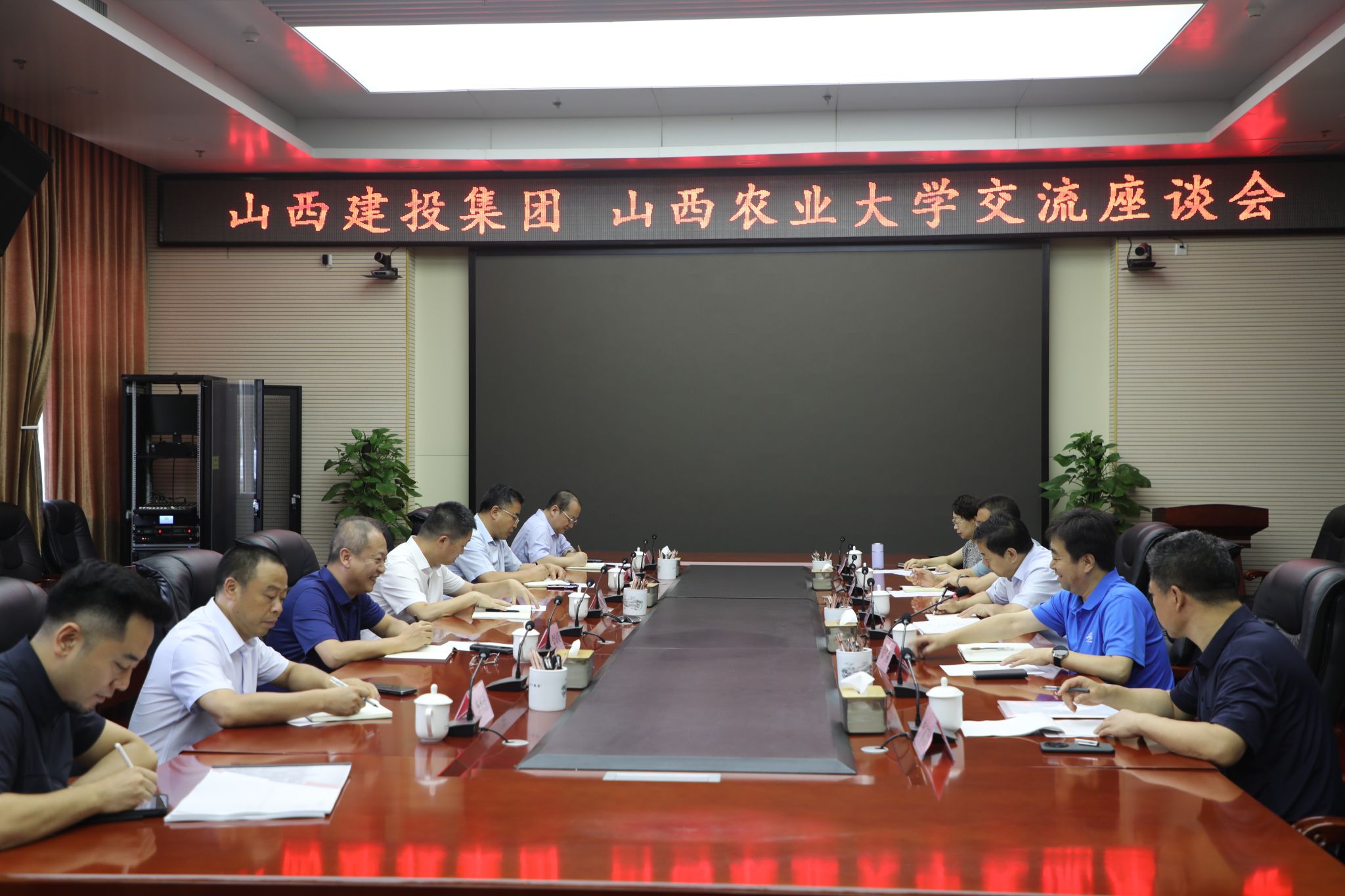 BETVLCTOR伟德在线与山西农业大学举行工作会谈