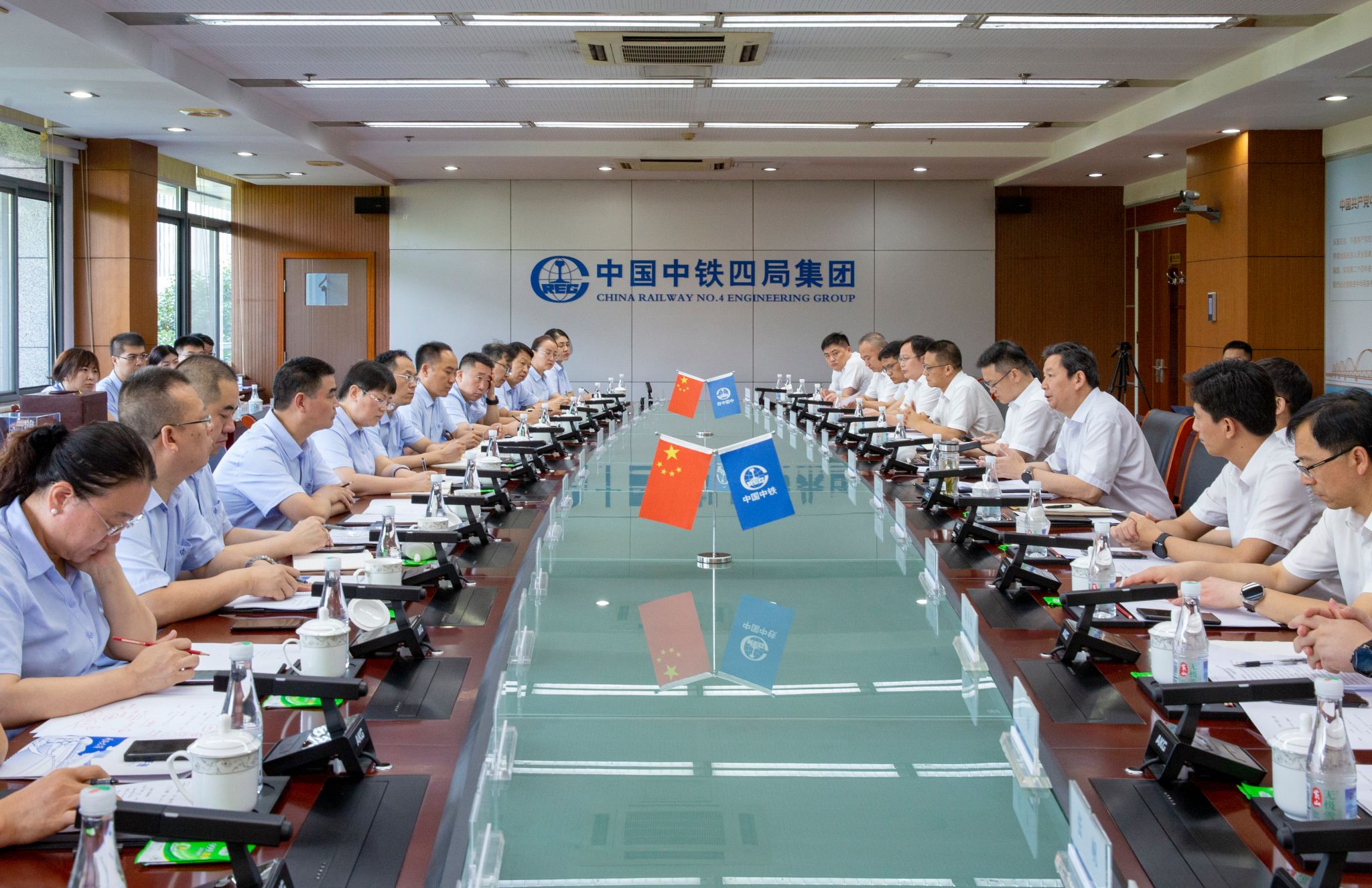 BETVLCTOR伟德在线赴中铁四局集团开展对标学习