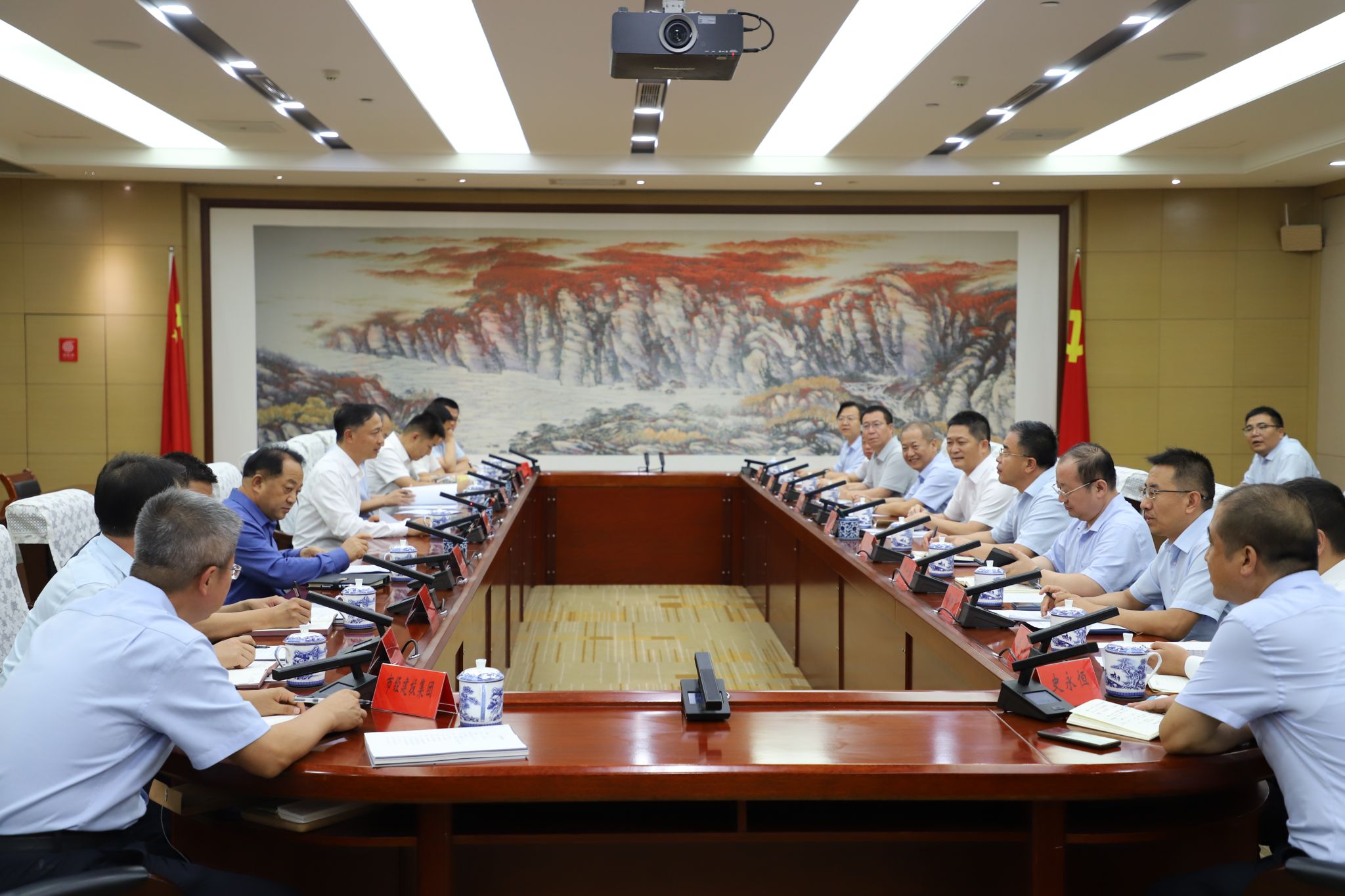 BETVLCTOR伟德在线与大同市举行工作会谈