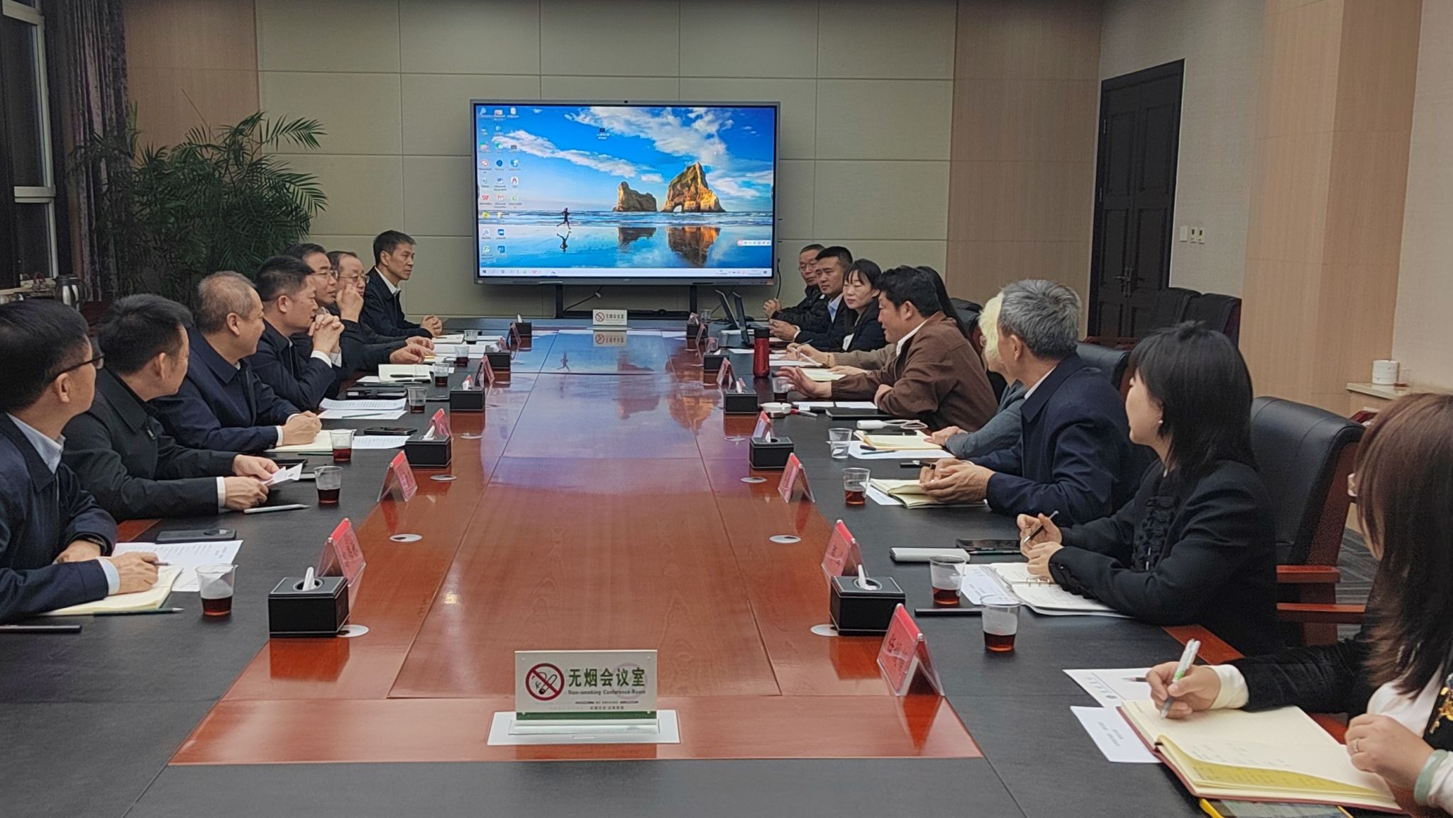 BETVLCTOR伟德在线与太原康培集团举行工作会谈