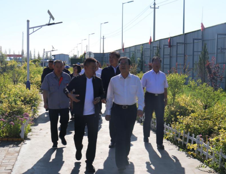 朔州市委书记在山西建投承建的朔州市一中新校区建设项目调研