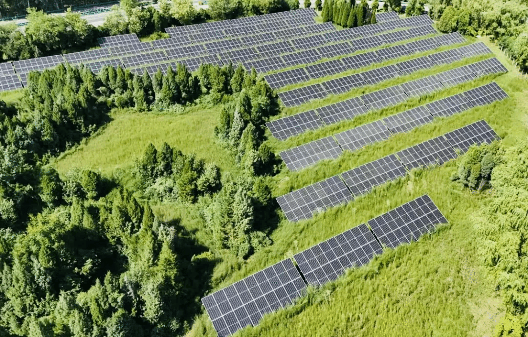 山西建投六建集团山西省高速公路200MW分布式光伏项目：打造“光”景靓丽的“绿色电力长廊”