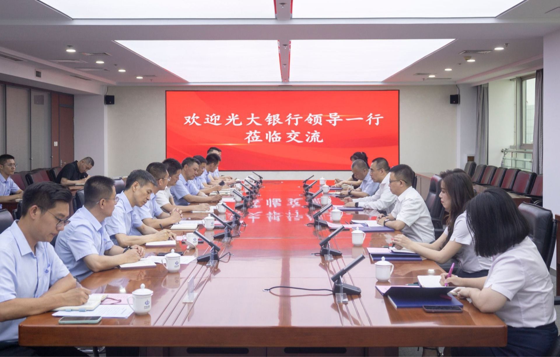 BETVLCTOR伟德在线与光大银行太原分行举行工作会谈