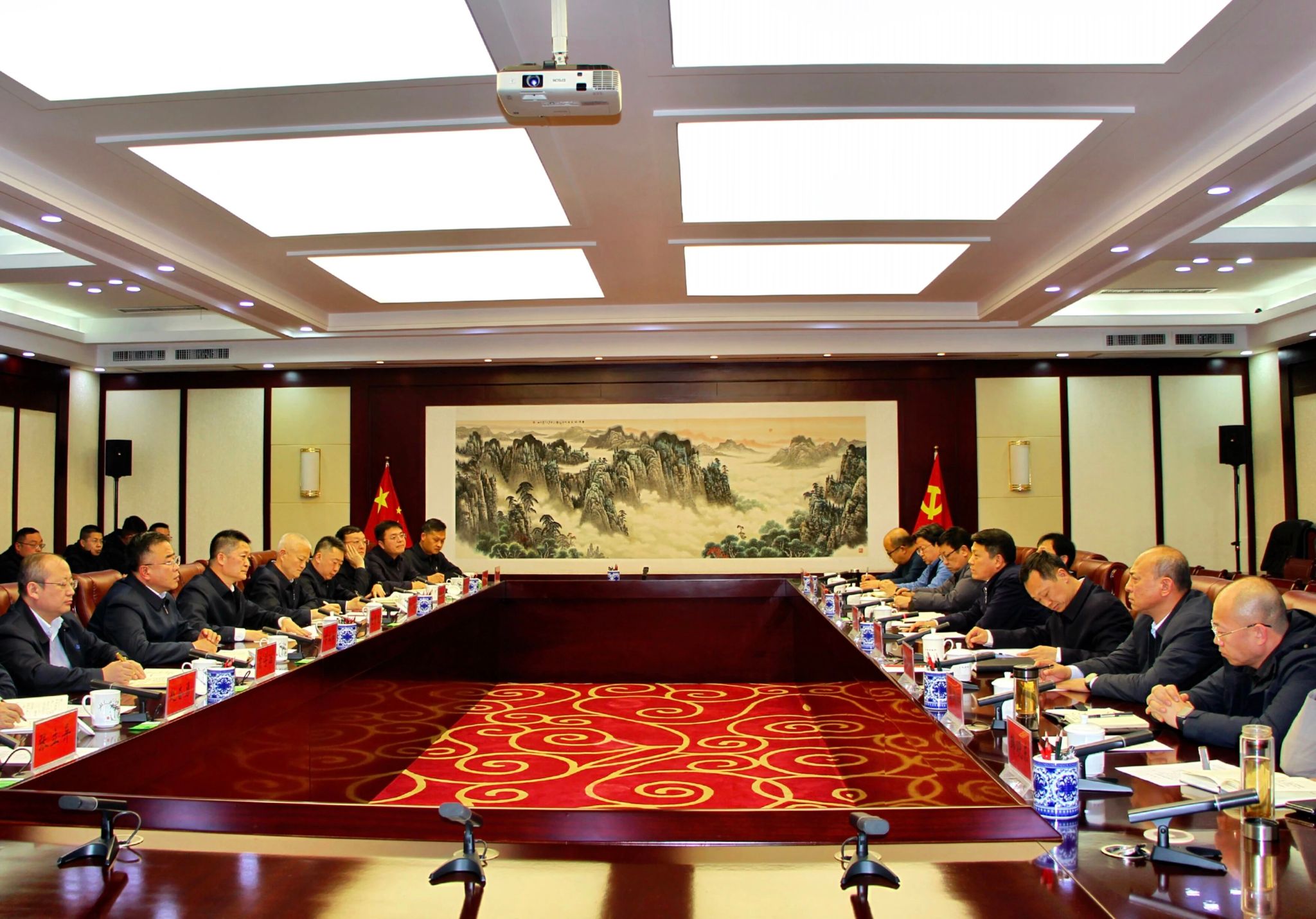 山西建投与阳泉市举行工作会谈