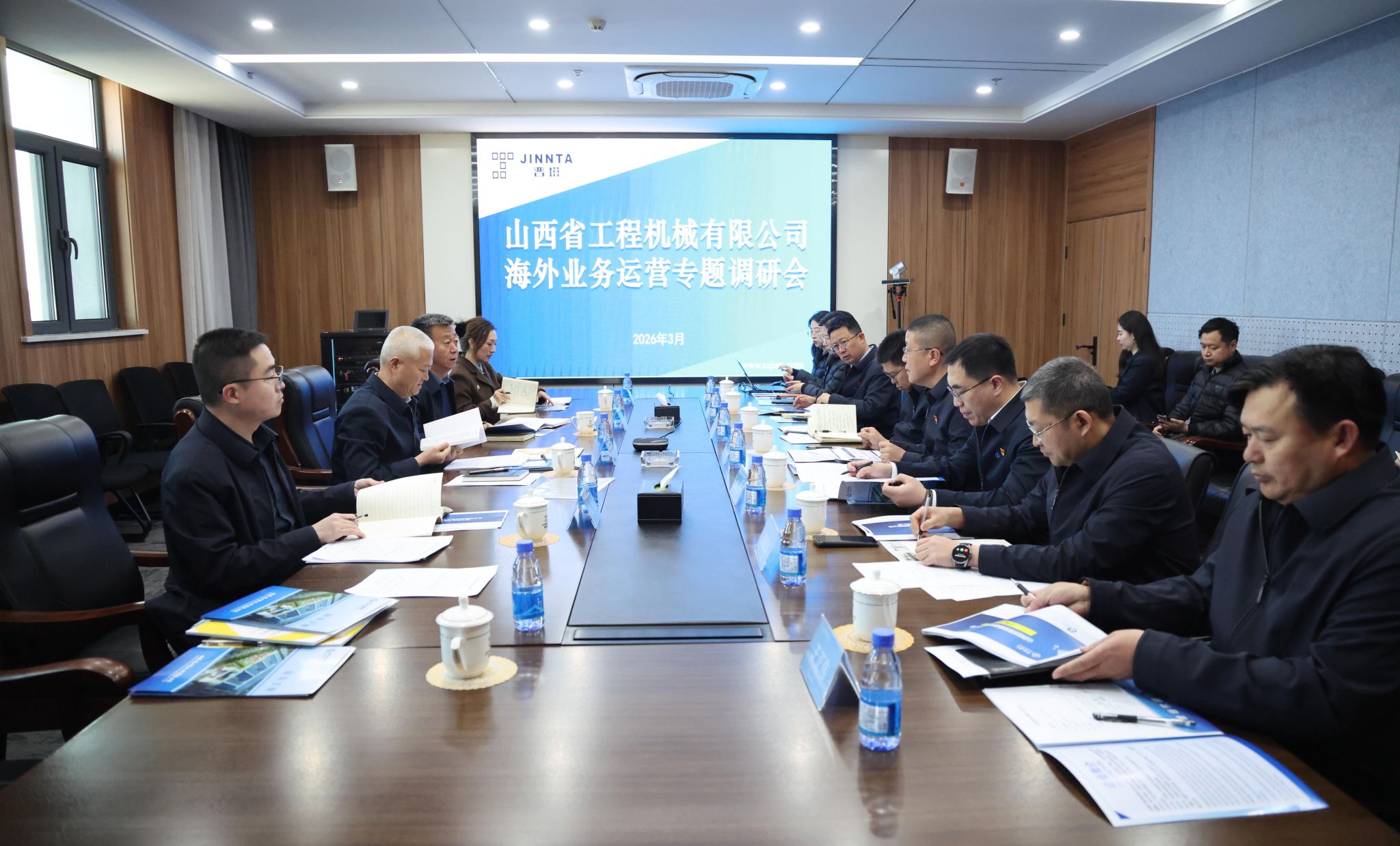 BETVLCTOR伟德在线党委副书记、副董事长、总经理杜锐调研工程机械公司海外市场和所属智能建造科技公司