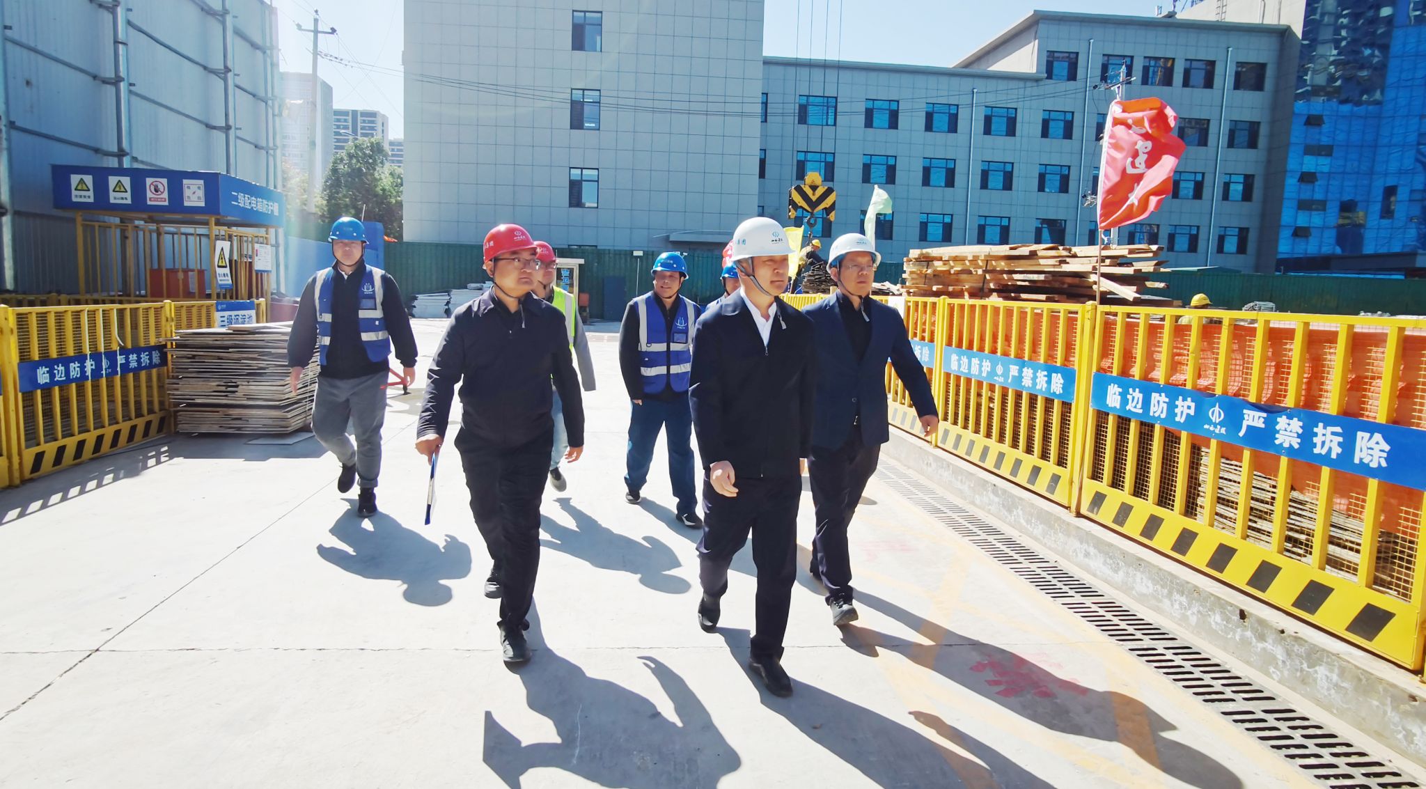 BETVLCTOR伟德在线领导深入一线开展安全生产带班检查