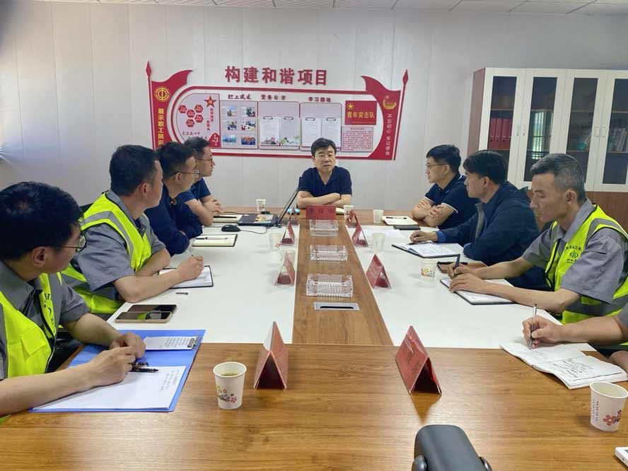 山西建投机械化集团党委书记、董事长李保华一行到兰州中川机场项目检查指导工作