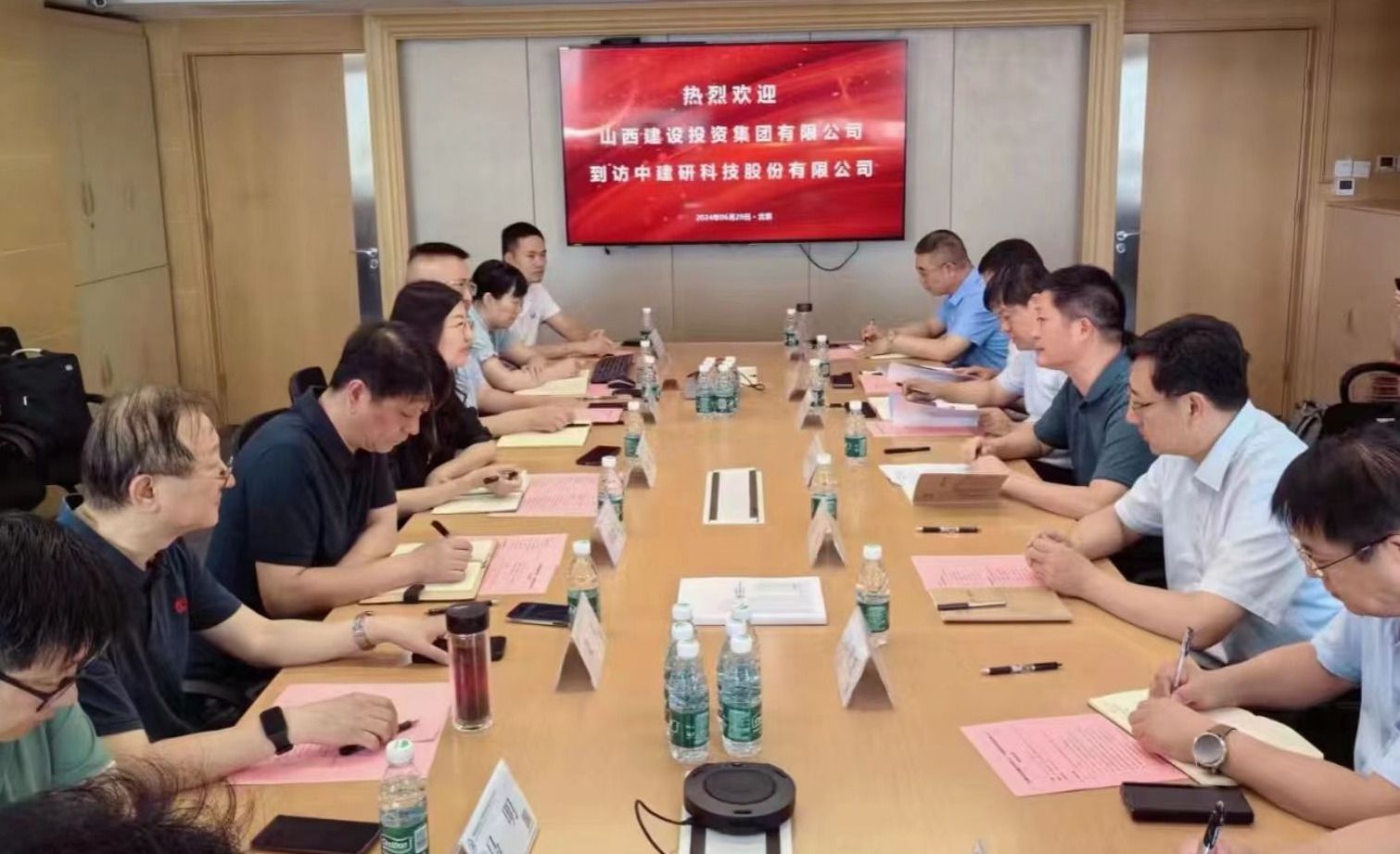 BETVLCTOR伟德在线与中国建筑科学研究院中建研科技公司签署战略合作协议