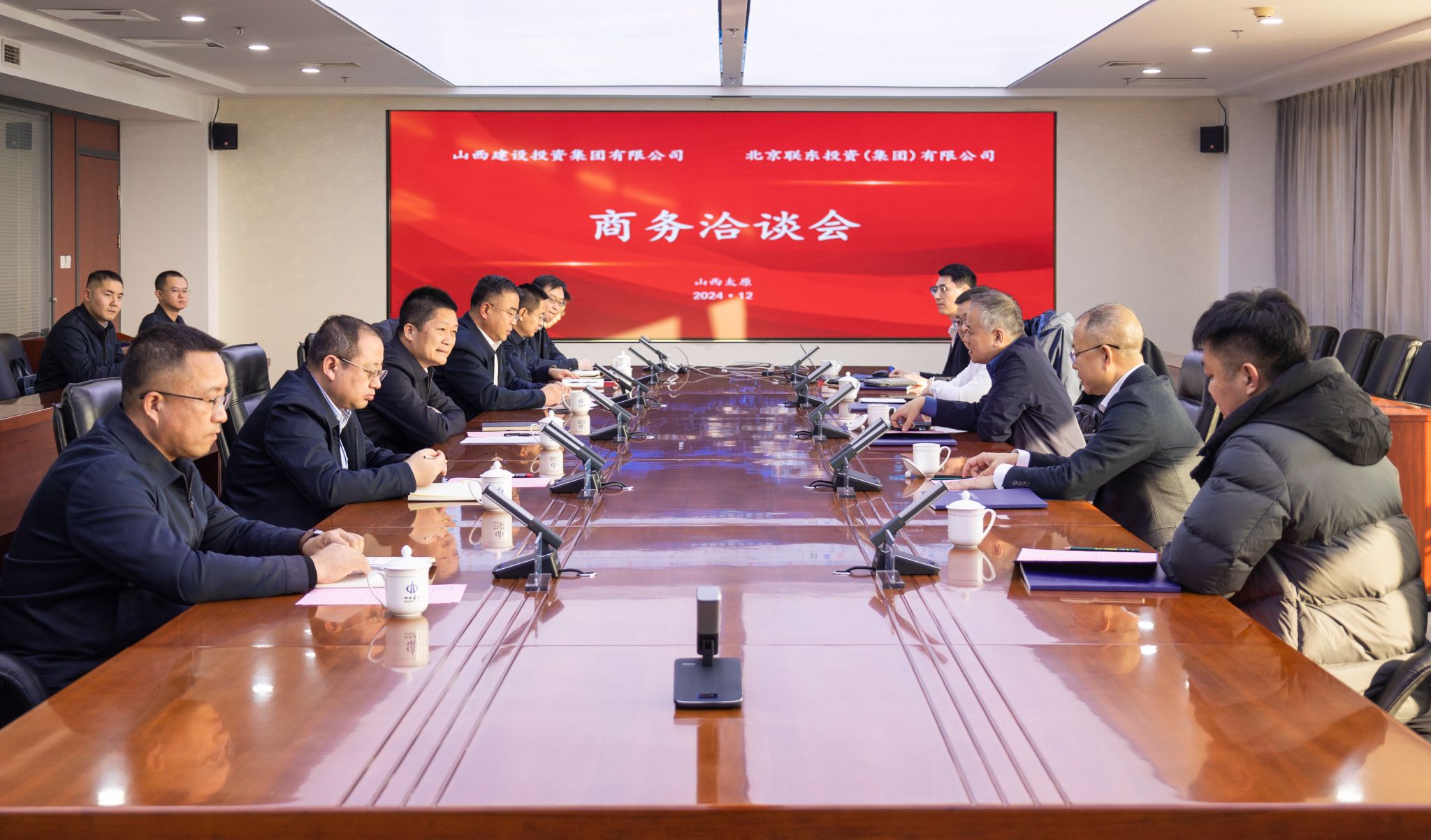 BETVLCTOR伟德在线与联东集团举行工作会谈