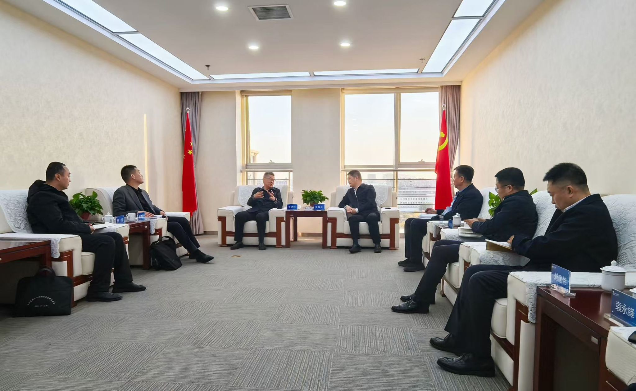 BETVLCTOR伟德在线与山西省侨联举行工作会谈