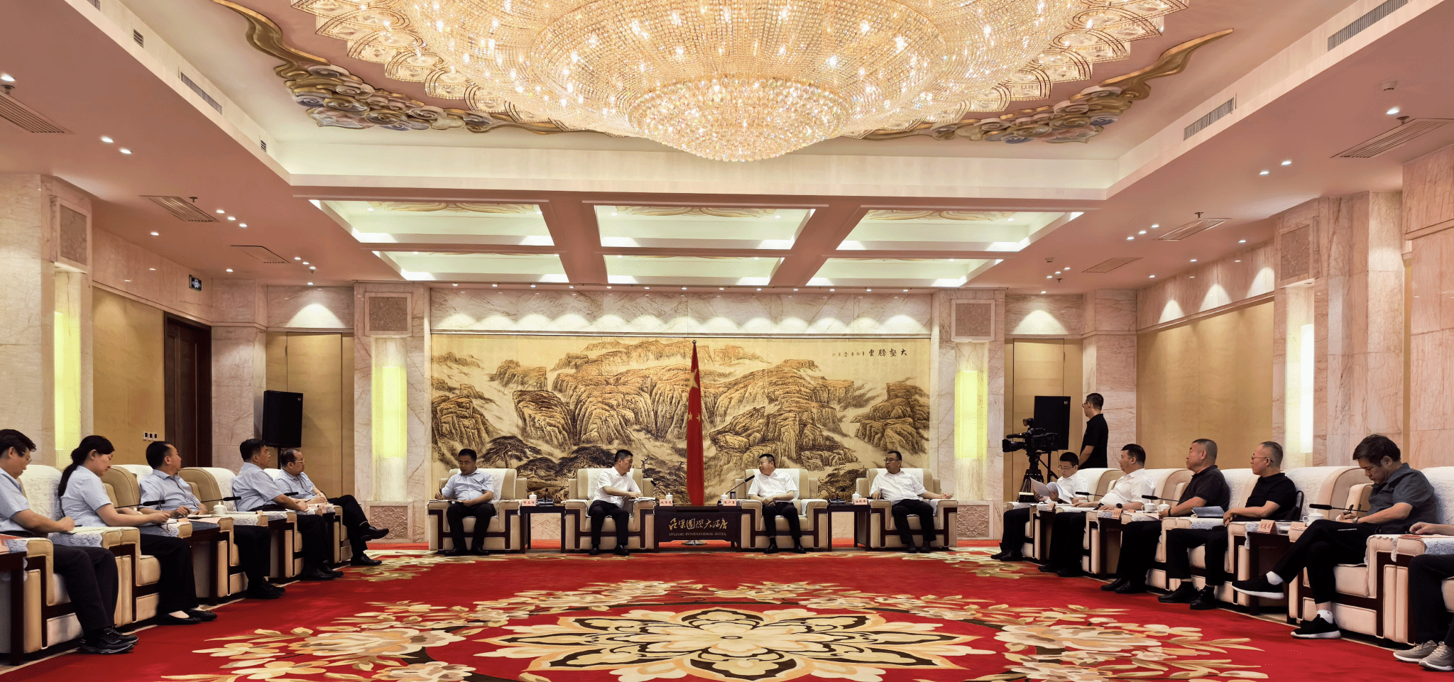 BETVLCTOR伟德在线与吕梁市政府举行工作会谈