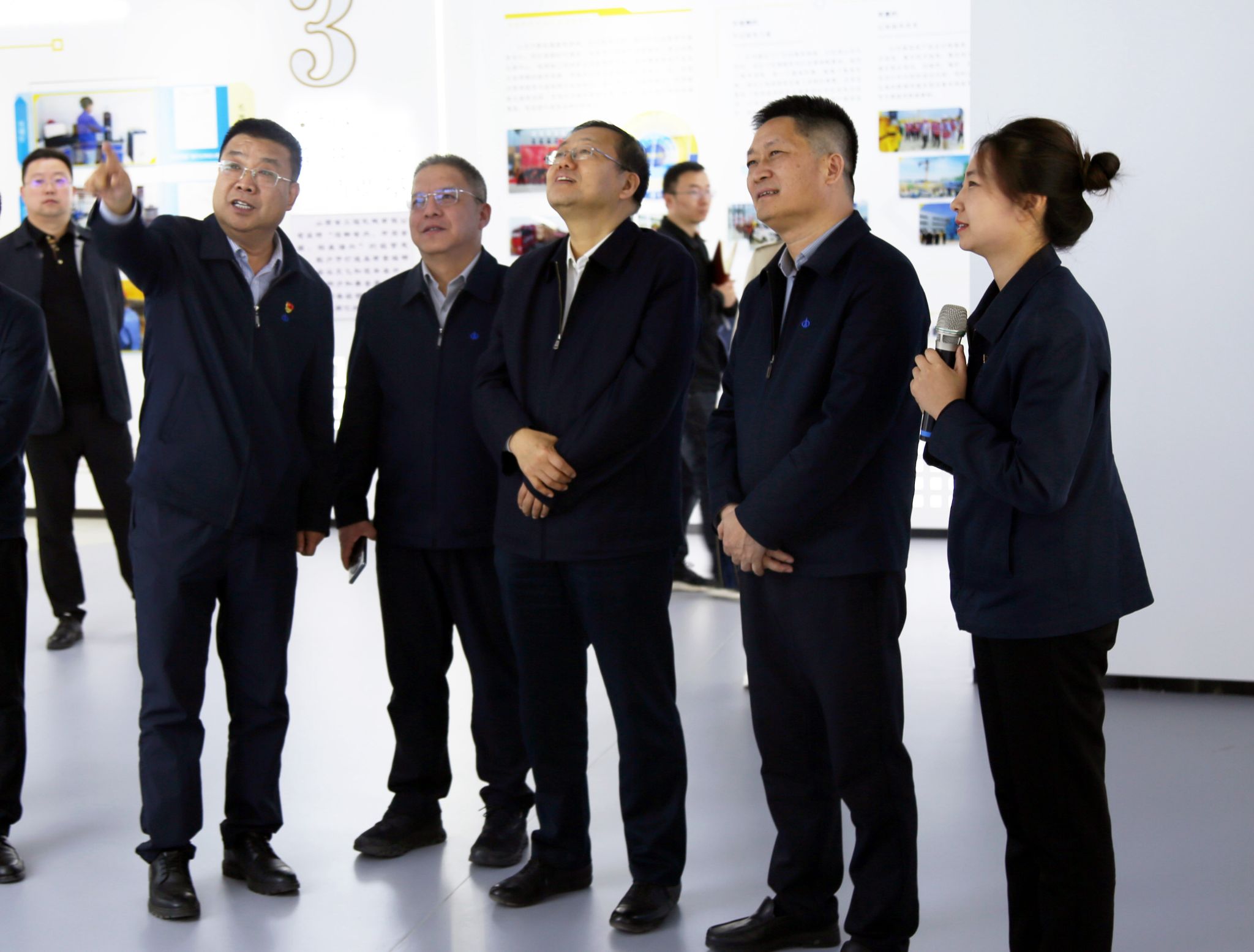 省总工会党组书记、常务副主席梁敬华来BETVLCTOR伟德在线调研