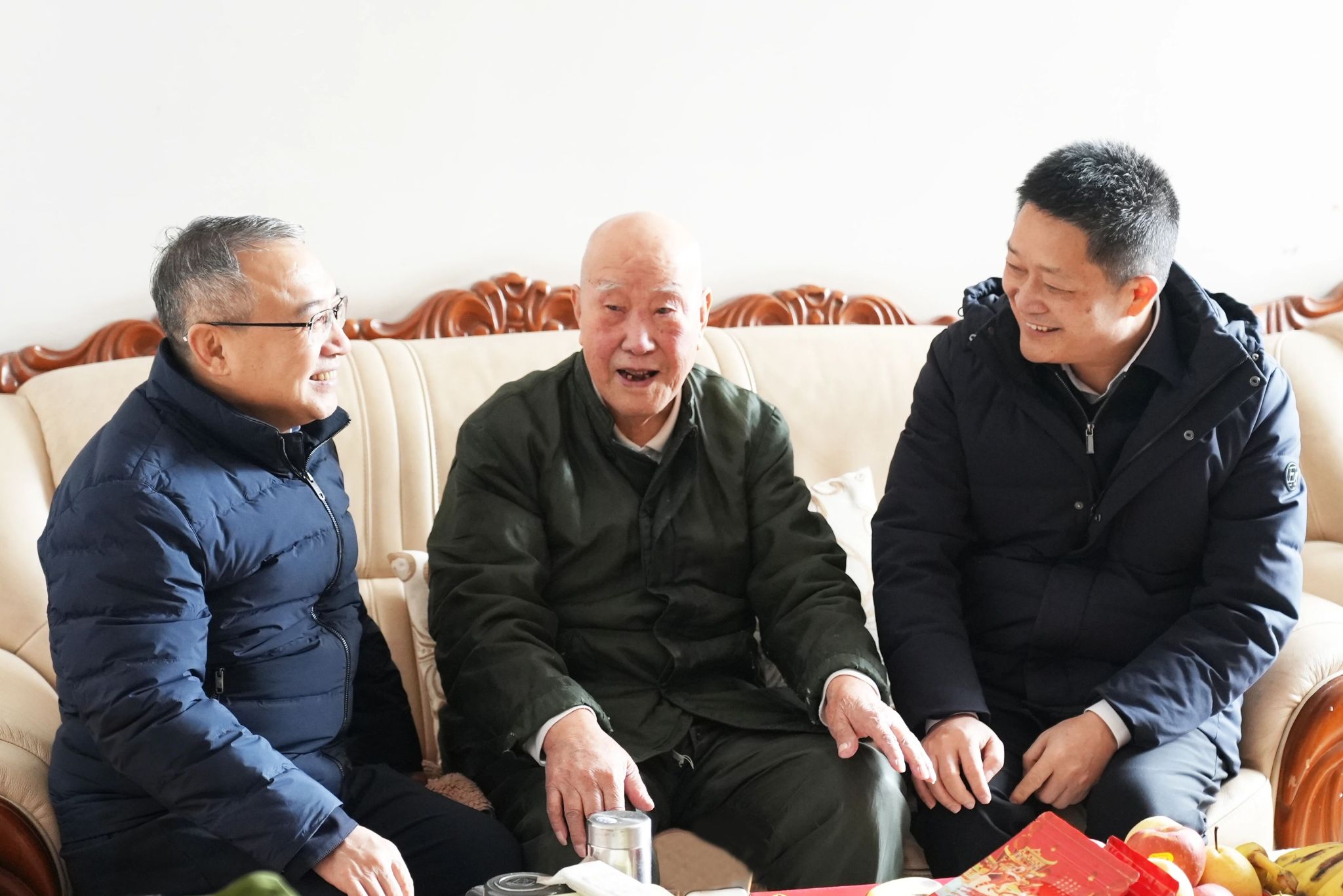 闫卫伟走访慰问山西建投老党员