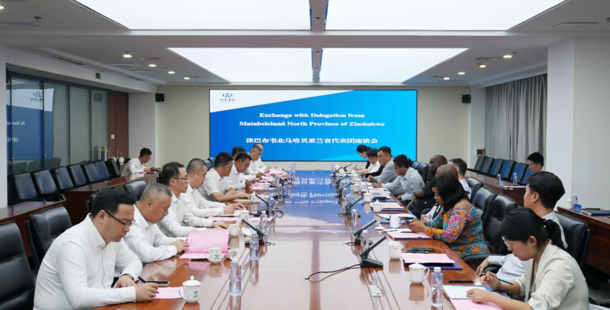 津巴布韦北马省政府代表团到访BETVLCTOR伟德在线