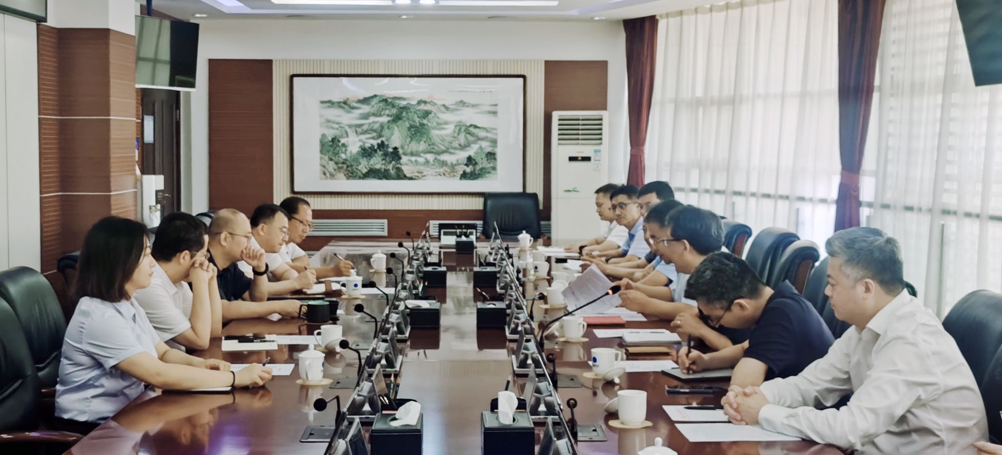 BETVLCTOR伟德在线与山西航产集团举行工作会谈