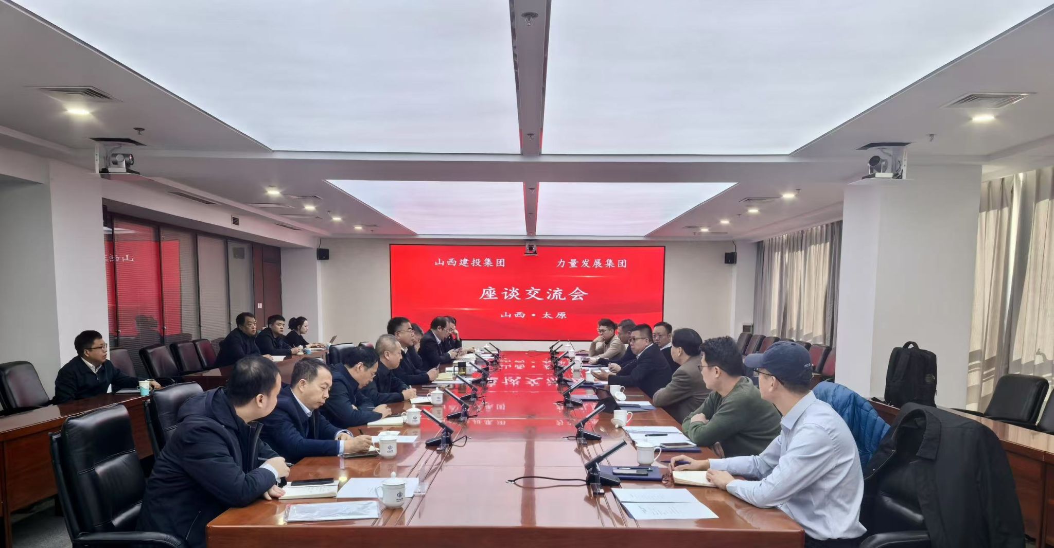 BETVLCTOR伟德在线与力量发展集团举行工作会谈